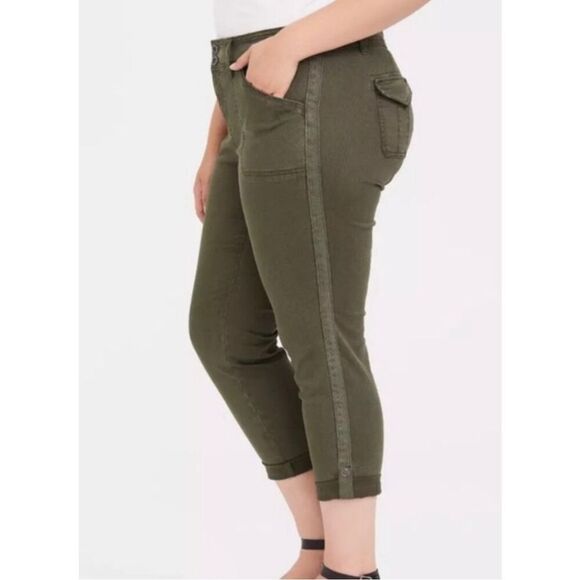 ✨Torrid Aviator Utility Crop Sz 14 Pants Army Green✨ - Picture 3 of 11